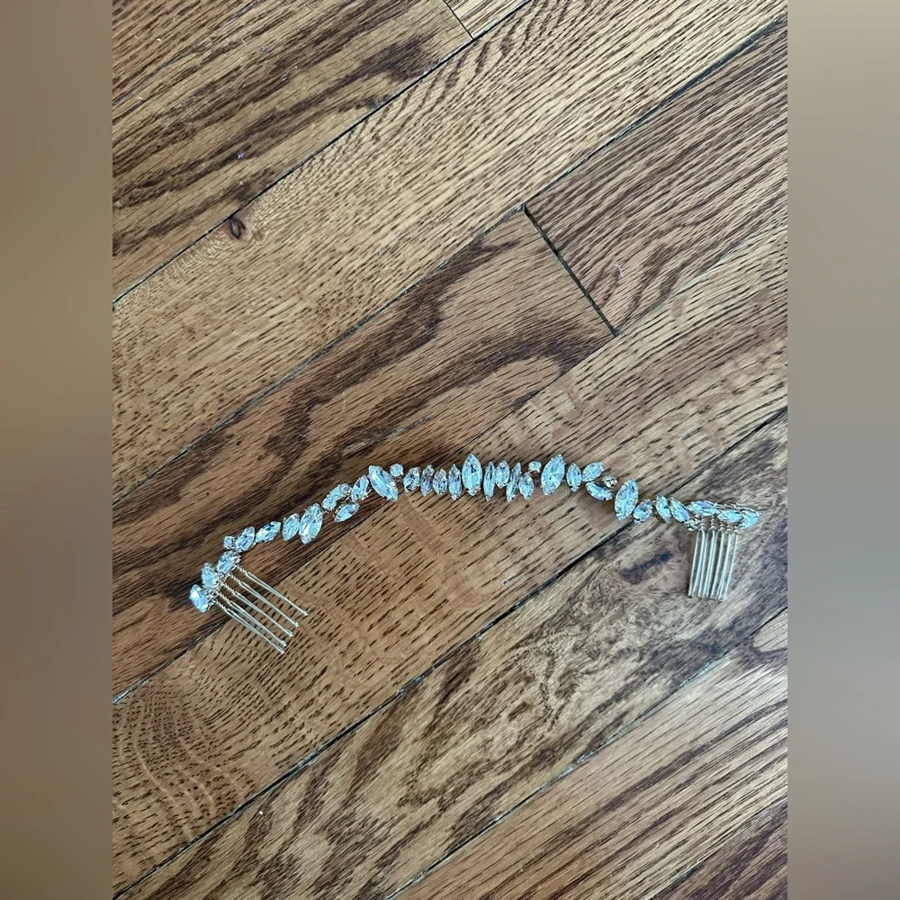 Brides & Hairpins Crystal Hair Accessory Delphinia Halo Comb - Picture 2 of 5